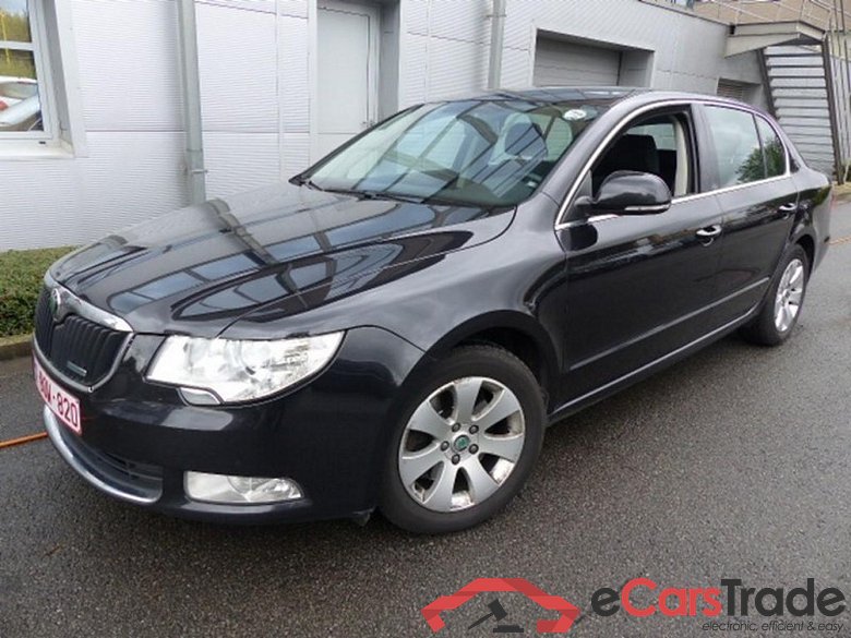 SKODA SUPERB 1.6 CR TDi GreenLine Ambiente DPF Xenon Navi Klima PDC #1