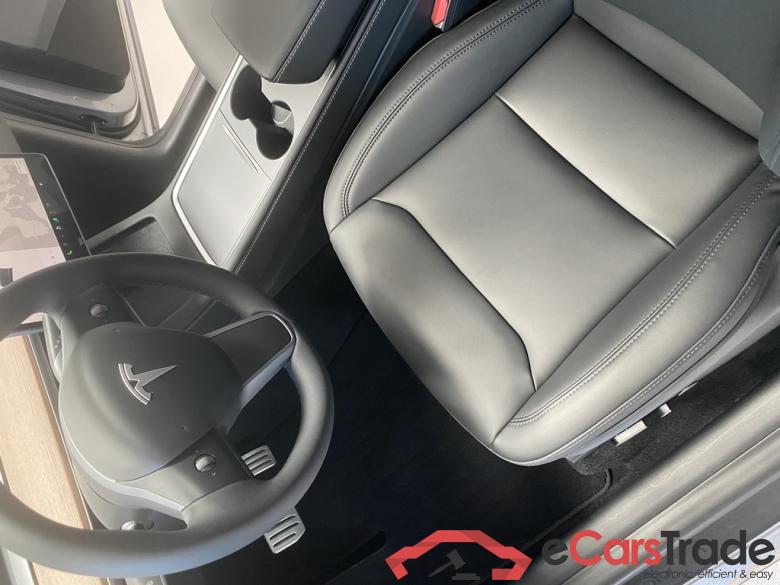 Tesla  Model Y Performance #3