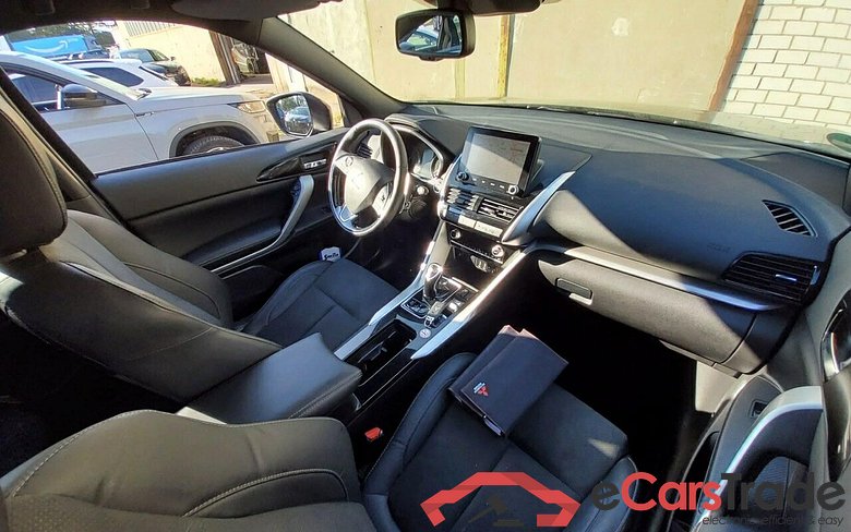 Mitsubishi Plus Select Hybrid 4WD Eclipse Cross Plug-In #3