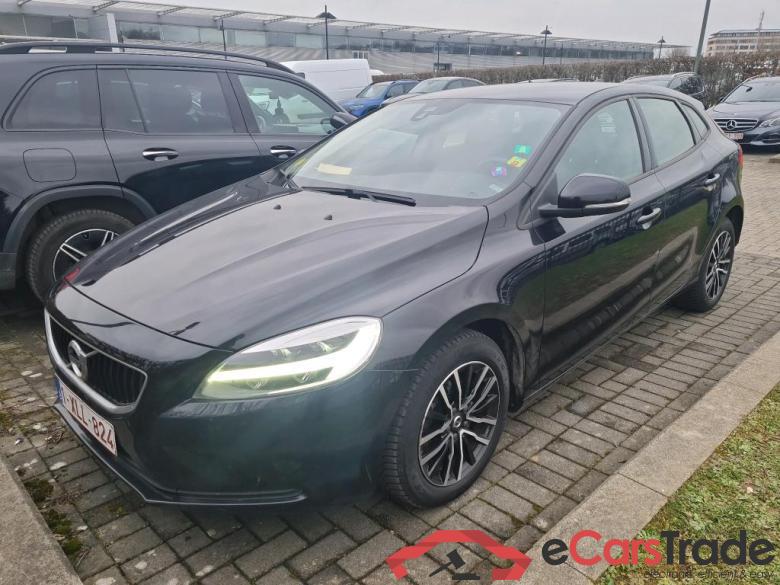 VOLVO - VOL V40 D2 120PK Black Edition & Towing Hook #1