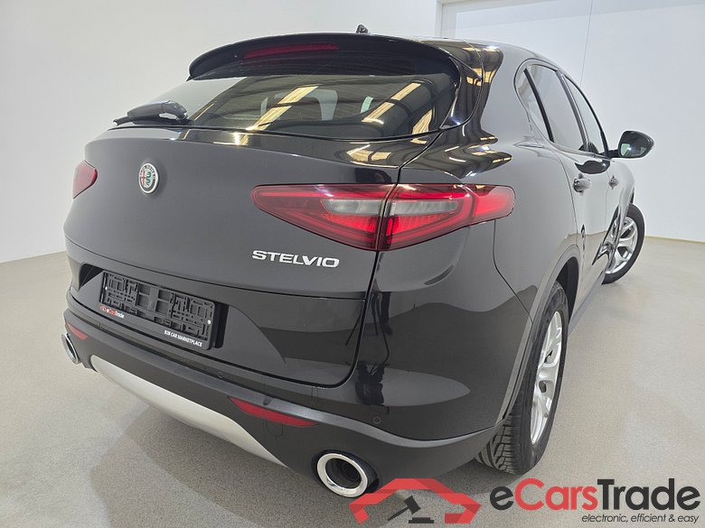 Alfa Romeo Stelvio 2.2d Aut. LED-Xenon Navi 1/2 Sport-Leather KeylessGo Camera Klima PDC ... #4