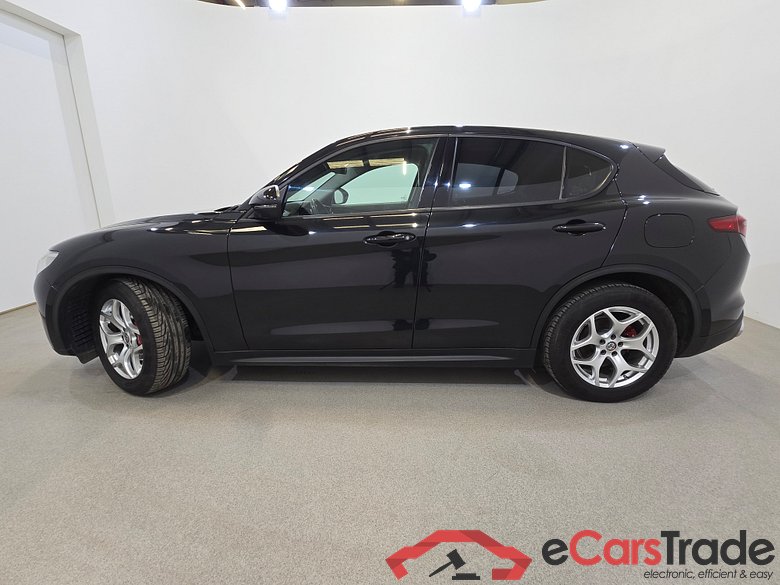 Alfa Romeo Stelvio 2.2d Aut. LED-Xenon Navi 1/2 Sport-Leather KeylessGo Camera Klima PDC ... #2