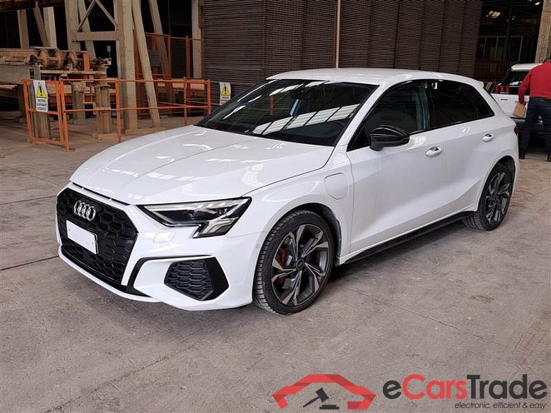 Audi 45 AUDI A3 / 2020 / 5P / BERLINA 45 TFSI E S TRONIC S LINE EDITION S.BACK #1