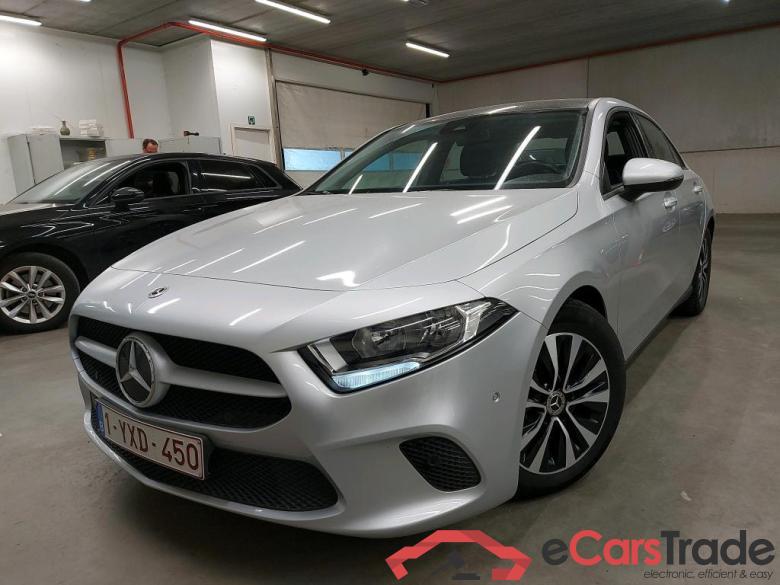 MERCEDES - MER A BERLINE 200d 150PK DCT Business Solution Limited With Pano Roof & Trailer Hook #1