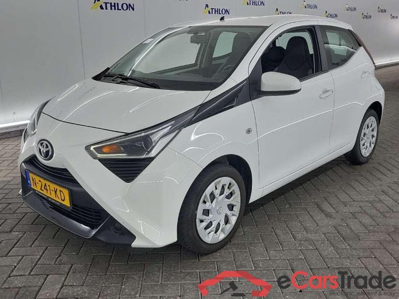 TOYOTA Aygo 1.0 VVT-i x-play 5D 53kW #1