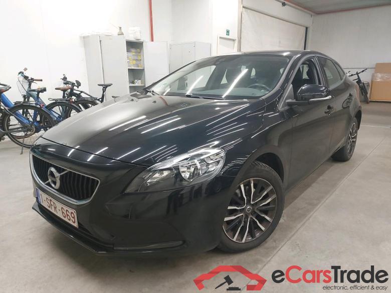 VOLVO - VOL V40 D2 120PK Momentum Eco Pack Professional Pano Roof #1