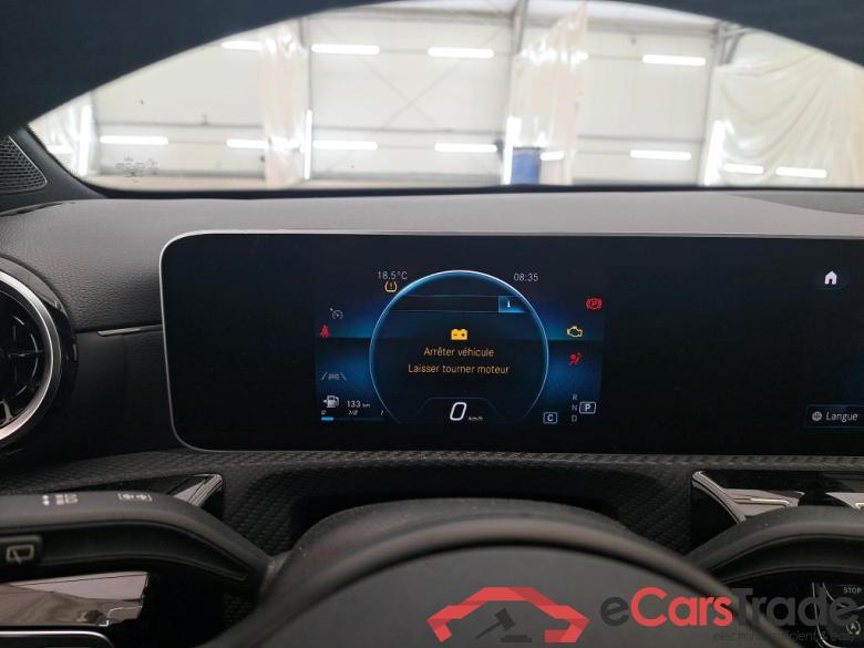 Mercedes A 200 d Business Line 8G-DCT MERCEDES-BENZ Classe A Compact / 2018 / 5P / Berline A 200 d Business Line 8G-DCT #6