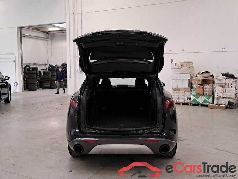 AlfaRomeo 91 ALFA ROMEO STELVIO / 2017 / 5P / SUV 2.2 TD 210 CV TI AT8 Q4 #5
