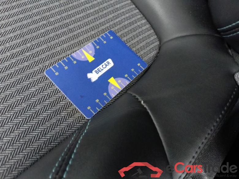 PEUGEOT 3008 DIESEL - 2021 1.5 BlueHDi 130 Allure 5d Auto #4