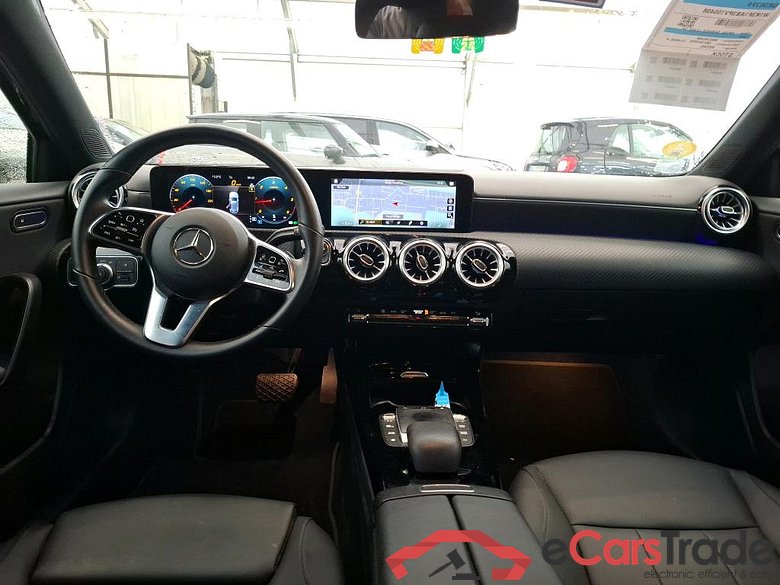 MERCEDES-BENZ Classe A Compact / 2018 / 5P / Berline A 180 d Business Line 8G-DCT #5
