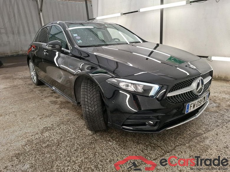 MERCEDES-BENZ Classe A Compact / 2018 / 5P / Berline A 250 e AMG Line 8G-DCT #4