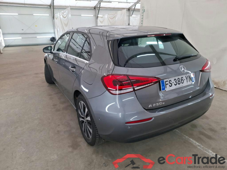 MERCEDES-BENZ Classe A Compact / 2018 / 5P / Berline A 250 e Business Line 8G-DCT #2