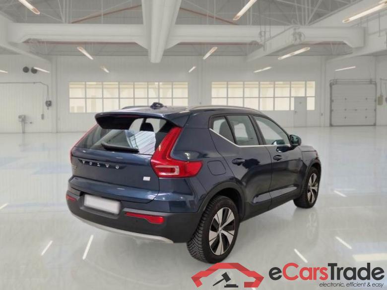 VOLVO XC40 / 2017 / 5P / SUV T5 PLUG-IN HYBRID AUTO RECH INSCRIP EXPR #2
