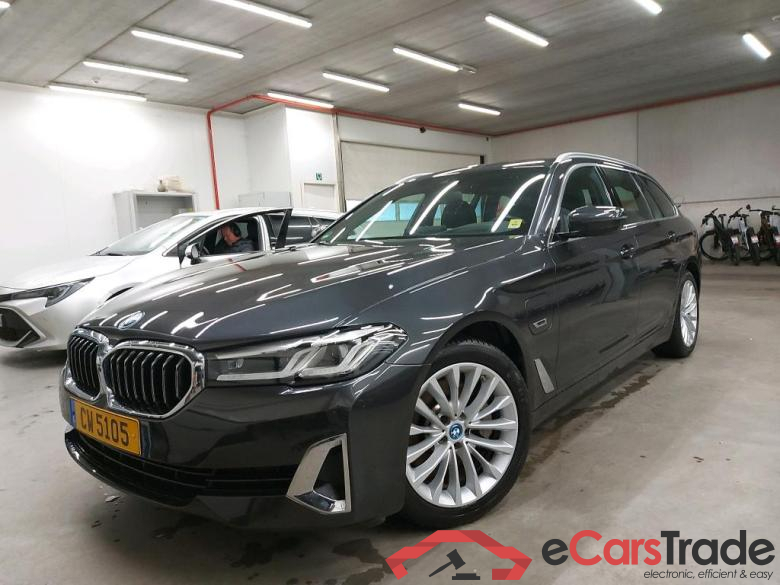 BMW - BMW 5 TOURING 530e 292PK First Class & Luxury Line With Power Heated Mem Comfort Seats & Head Up & Driving Assistant & Parking Assistant Plus   * HYBRID *