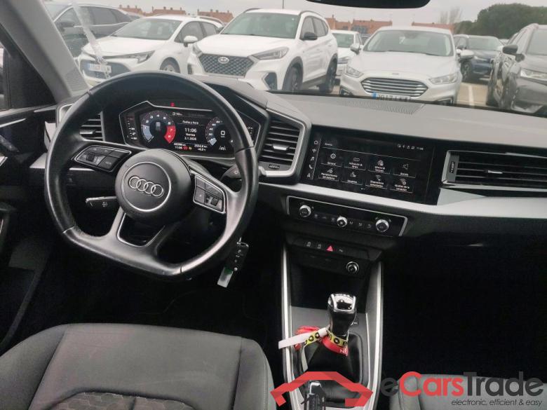 AUDI A1 / 2018 / 5P / berlina con portón Sportback Adrenalin 30 TFSI 81kW (110CV)(SP) #3
