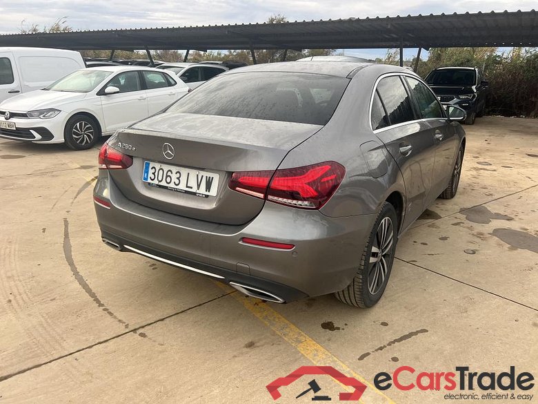 MERCEDES-BENZ Clase A / 2018 / 4P / sedán Sedán A 250 e #2