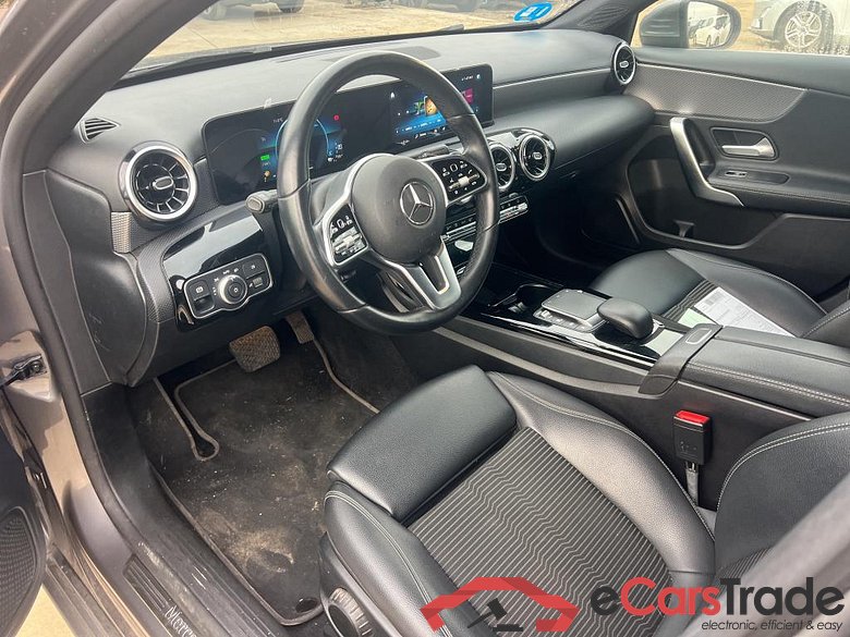MERCEDES-BENZ Clase A / 2018 / 4P / sedán Sedán A 250 e #3