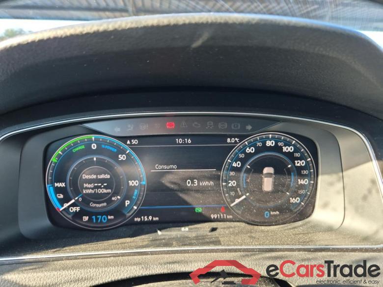VOLKSWAGEN Golf / 2016 / 5P / berlina con portón e-Golf ePower 110 kW (136CV) #4
