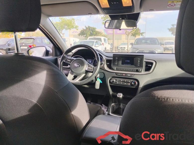 KIA Ceed / 2018 / 5P / berlina con portón 1.0 T-GDi 88kW (120CV) Concept #3