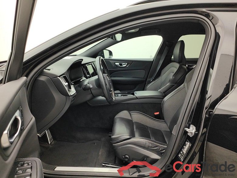 Volvo V60 T6 Recharge 4x4 Geartronic R-Design 5d #3