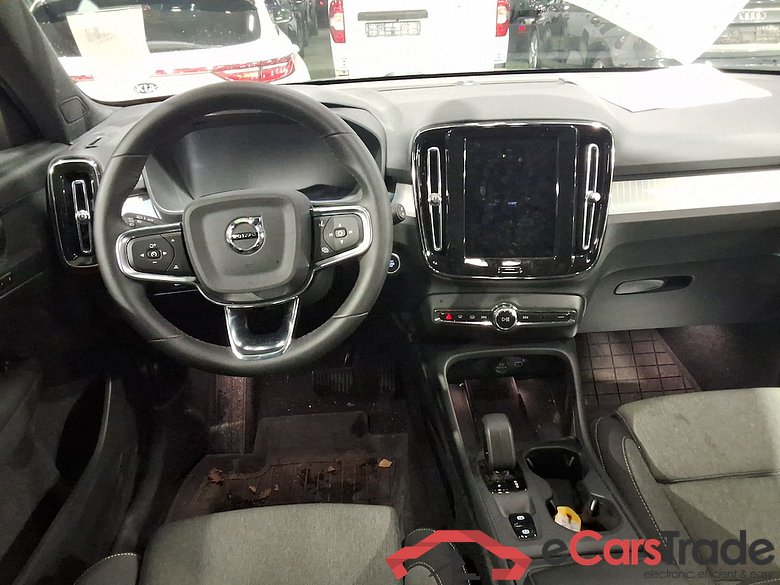 VOLVO XC40 2.0 B3 MHEV CORE DCT #6