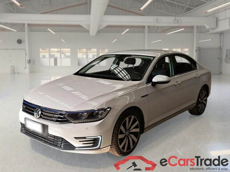 VOLKSWAGEN PASSAT / 2014 / 4P / BERLINA 1.4 TSI DSG GTE #1