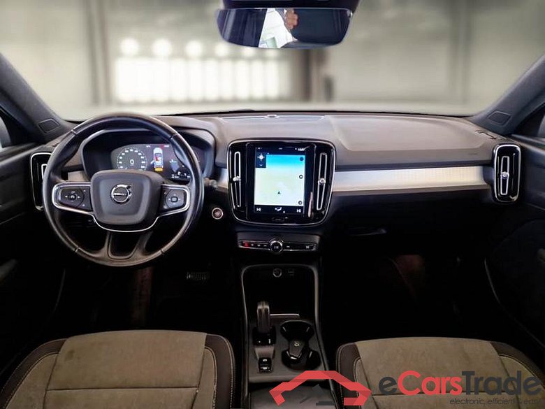 VOLVO XC40 / 2017 / 5P / SUV T5 PLUG-IN HYBRID RECH INSCRIP EXPR #3