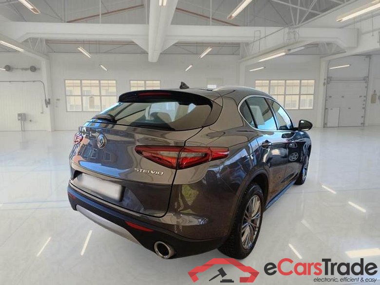 ALFA ROMEO STELVIO / 2017 / 5P / SUV 2.2 TURBO DIESEL 190CV BUSINESS AT8 Q4 #2