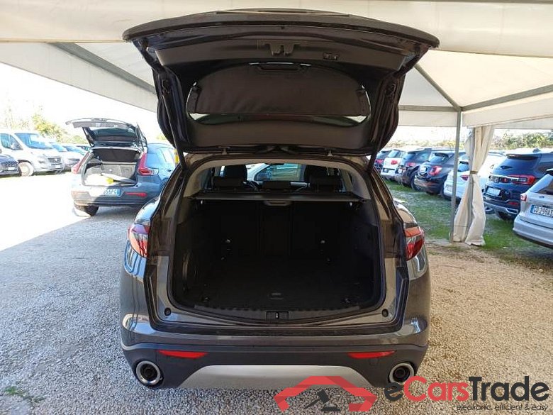 ALFA ROMEO STELVIO / 2017 / 5P / SUV 2.2 TURBO DIESEL 190CV BUSINESS AT8 Q4 #5