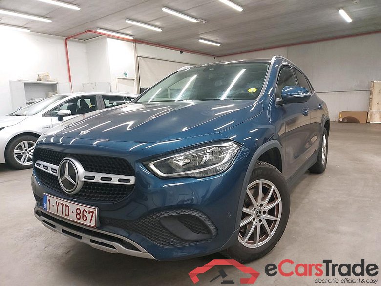 MERCEDES - MER GLA 180 d 116PK DCT Business Solution With Smartphone Intergration & Pano Roof