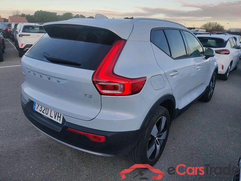 VOLVO XC40 / 2017 / 5P / todoterreno 1.5 T3 Momentum Pro Auto #2