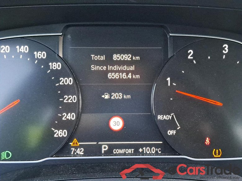 BMW Serie 3 / 2018 / 4P / sedán 318d Auto. #5