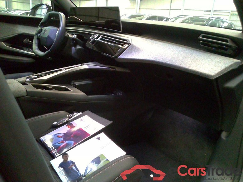 Peugeot 3008 Allure Hybrid 136 e-DCS6 (1.2L 1199cc mild-hybrid gasoline) #3