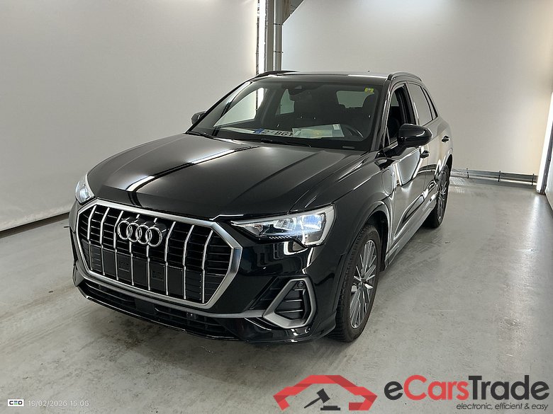 AUDI Q3 1.4 45 TFSI E S TRONIC S LINE