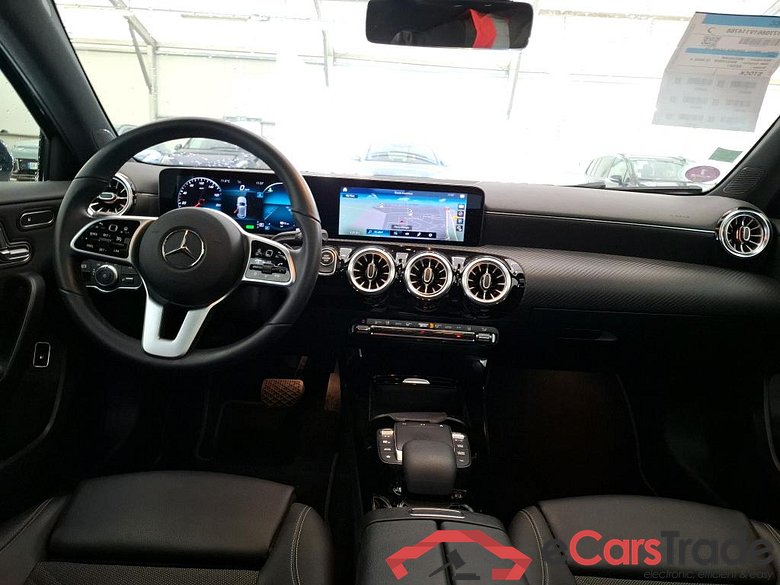 MERCEDES-BENZ Classe A Compact / 2018 / 5P / Berline A 250 e Business Line 8G-DCT #5
