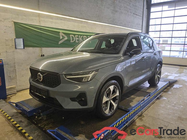 Volvo XC40 (2017->) DE - SUV5 B4 2WD EU6d, Plus Dark (EURO 6d), (Facelift) 2022 - 2024