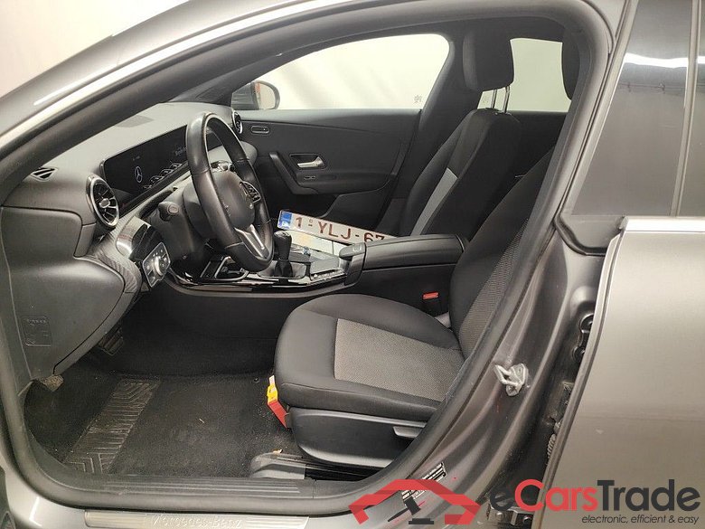 Mercedes-Benz CLA Shooting Brake CLA 180 d Business Solution 5d #3