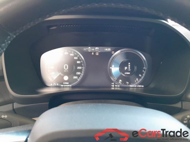 VOLVO XC40 / 2021 / 5P / SUV T4 RECHARGE PLUG-IN AUTO ULTIMATE BRIGHT #4