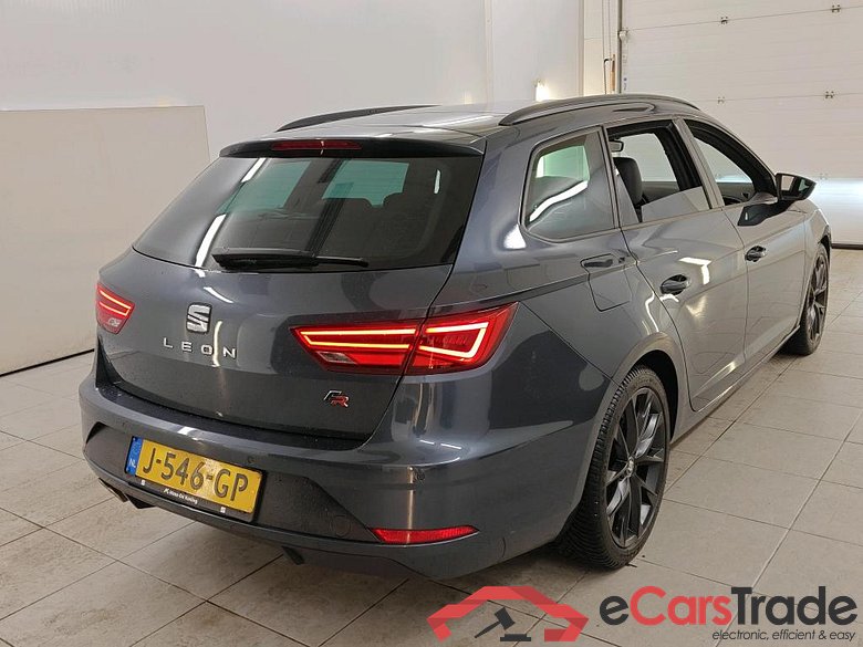 SEAT Leon Sportstourer 1.5 TSI FR Ultimate Edition Black DSG 5d #2