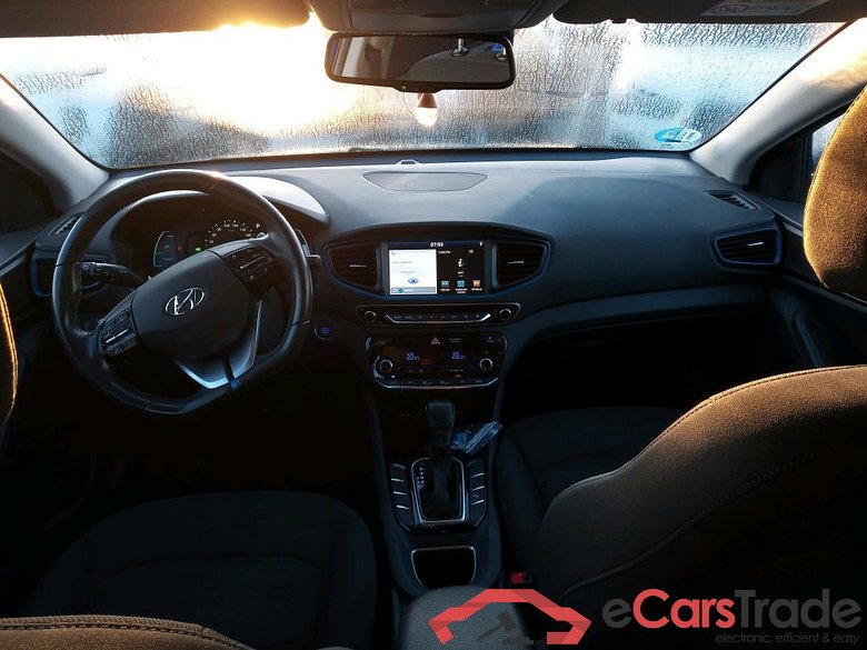 HYUNDAI IONIQ / 2016 / 5P / berlina con portón 1.6 GDI HEV Tecno DCT #3