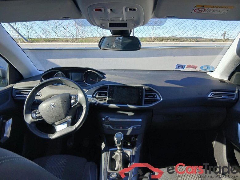 PEUGEOT 308 / 2017 / 5P / familiar SW Allure Pack PureTech 130 S&S #3