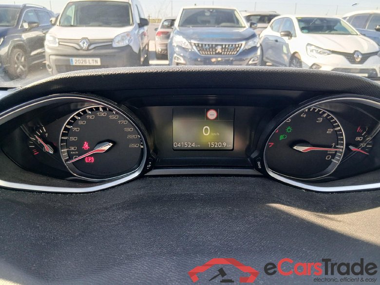 PEUGEOT 308 / 2017 / 5P / familiar SW Allure Pack PureTech 130 S&S #4