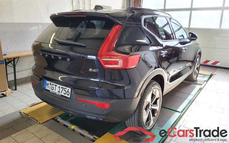 Volvo XC40 (2017->) DE - SUV5 B4 AWD EU6d, Ultimate Dark (EURO 6d), (Facelift) 2022 - 2022 #3