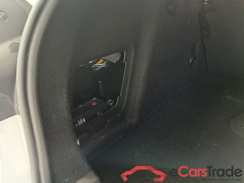 BMW 1 HATCH DIESEL - 2019 118 dA 150hp (EU6AP) 5d #4