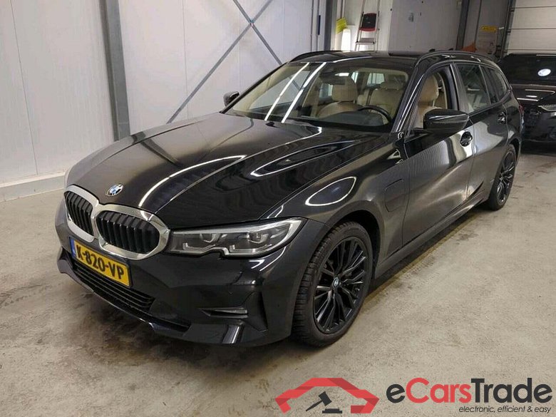 BMW 3-serie Touring 330e High Executive