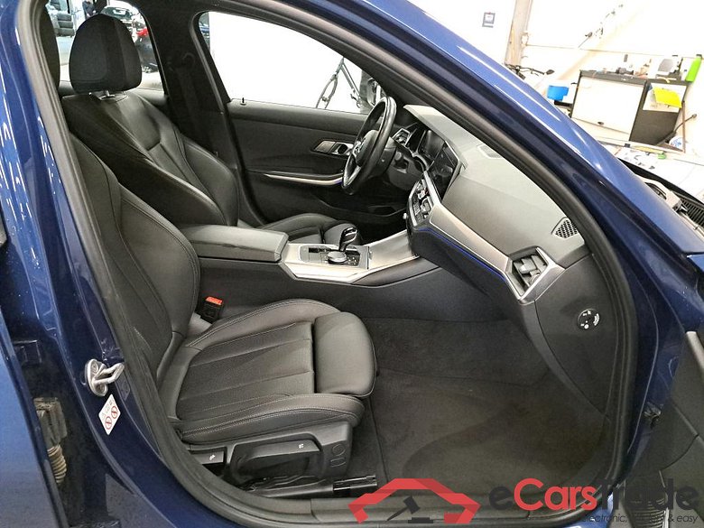 BMW - BMW 3 BERLINE 318iA 156PK Business Edition With Heated Sport Seats & Heated Steering Wheel & Parking Assistant Pack   * PETROL * #3