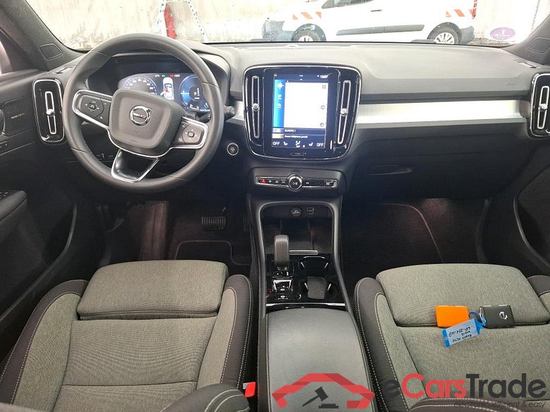 VOLVO XC40 / 2022 / 5P / SUV Recharge T5 262 DCT7 Plus #5