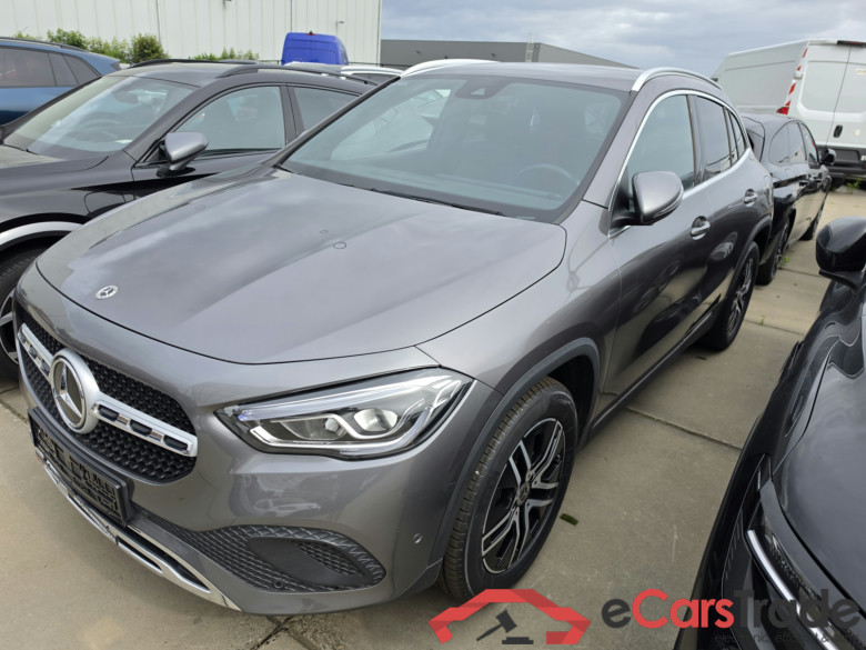 Mercedes GLA 200d Aut. LED-Xenon Widescreen Navi 1/2 Sport-Leather KeylessGo Camera Klima PDC ...