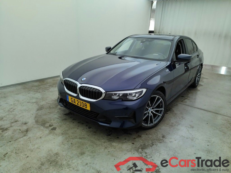 BMW 3 DIESEL - 2019 318 dA 150 MHD AdBlue 4d #1