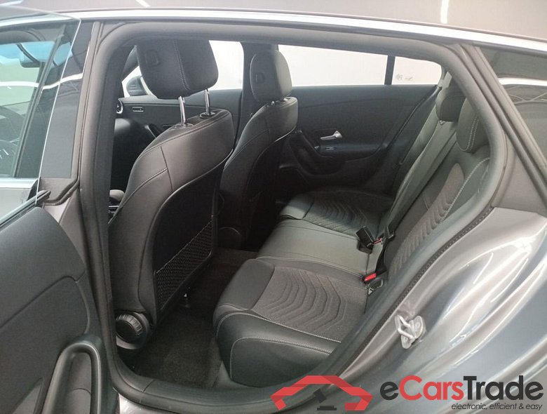 Mercedes-Benz CLA Shooting Brake CLA 200 Business Line 5d #3